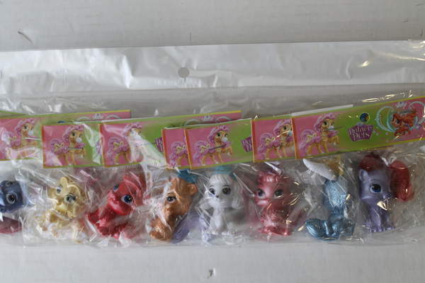 Герої "PP" PA6041 (608шт/2) королівські вихованці принцес, 8 видів, у пакеті 30*16см (шт.)