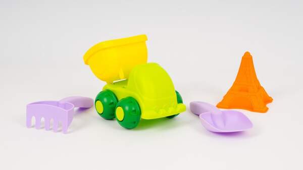 Набір для пісочниці M550 (72шт) самоскид 16см, лопатка, граблі, 2 форми, в сітці, 23-13-11см (шт.)