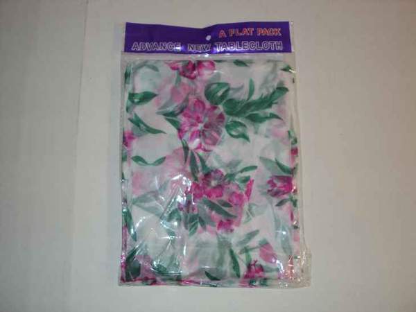 Скатертина 140*140  одноразова (шт.)