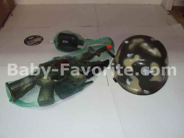 Каска 8028 (72шт) 20см, автомат-тріскачка 37см, бінокль, фляга, ніж, в сітці, 37-15-4см (шт.)