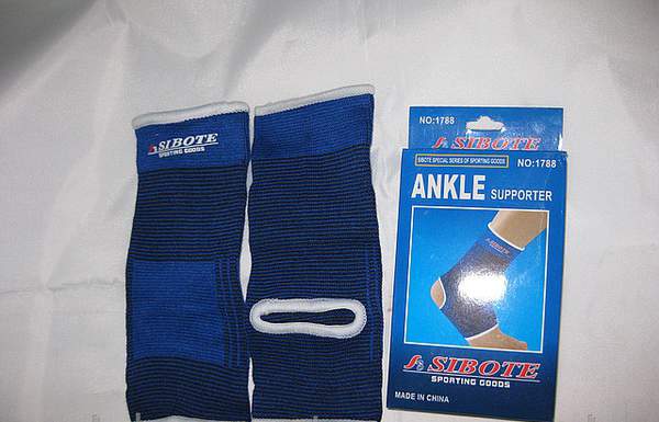 Бінт №6805 еластичний на ноги гум. син. кол. (8,7 * 15,6) см в кор. 2шт в упак. (300) (шт.)