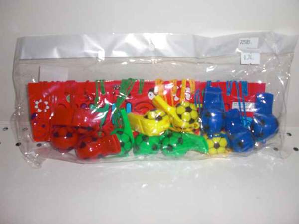 Свисток MS 0364-1 (1200шт) пластик, зі шнурком, 4 кольори, футбол, 5,5-3-3см (шт.)