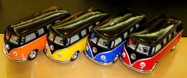 Модель автобус VOLKSWAGEN (1962) 5'' KT5376W Black Top метал.інерц.відкр.дв.4кол.кор./96/ (шт.)